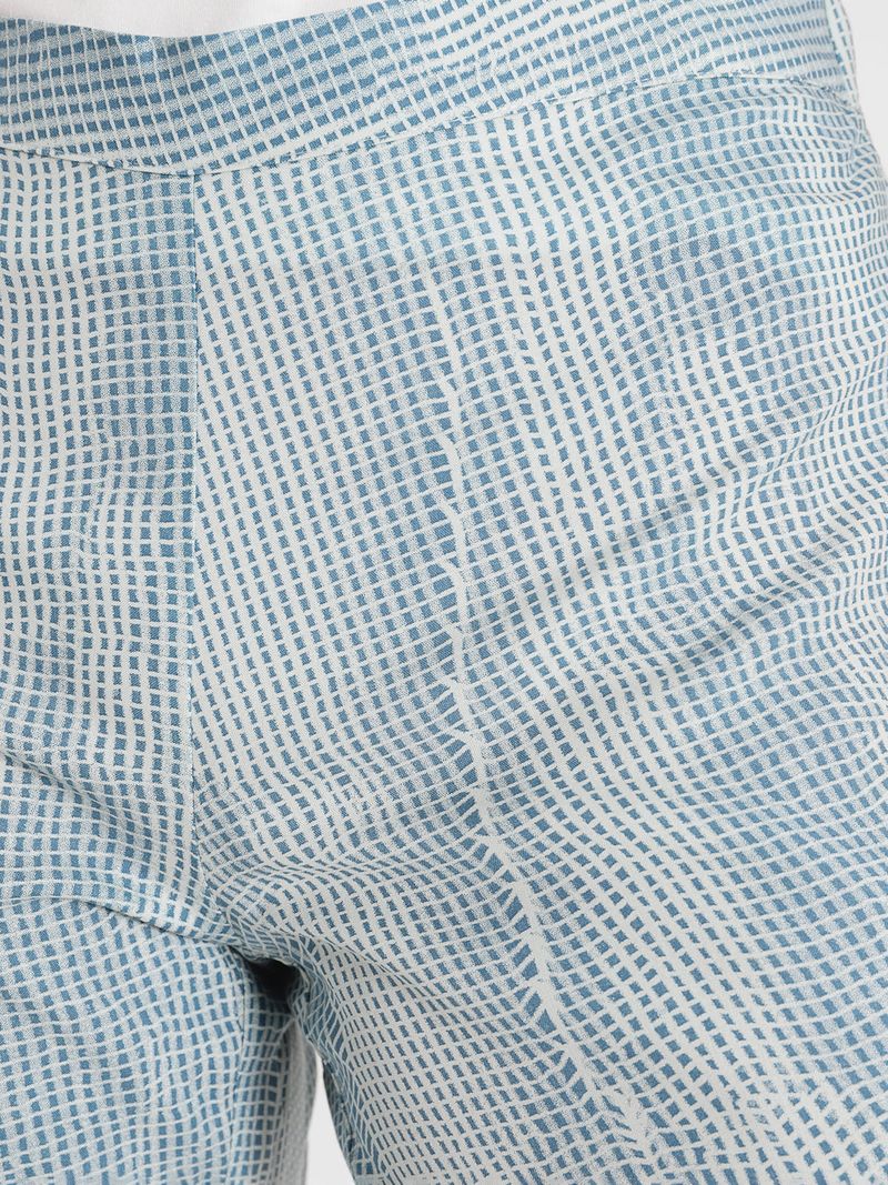 Pantalon-suelto-celeste-con-diseño-de-cuadros-de-Calvin-Klein