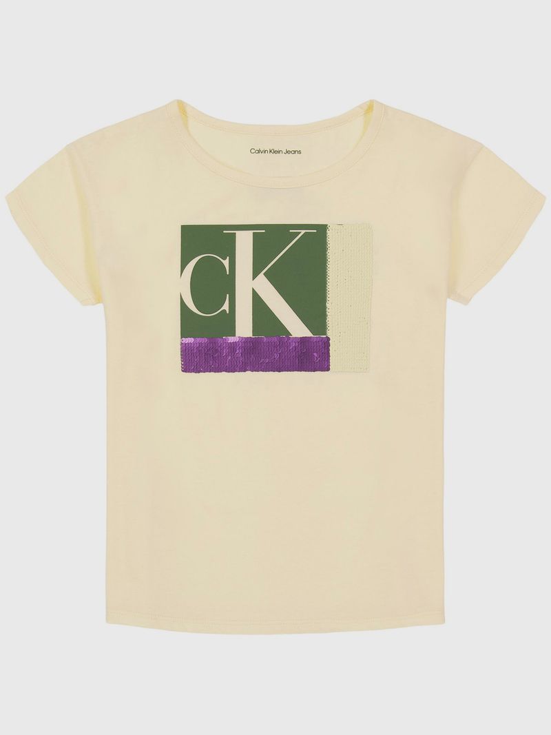 Polera-amarilla-Calvin-Klein-con-estampado-de-logo-grande-en-verde-y-morado