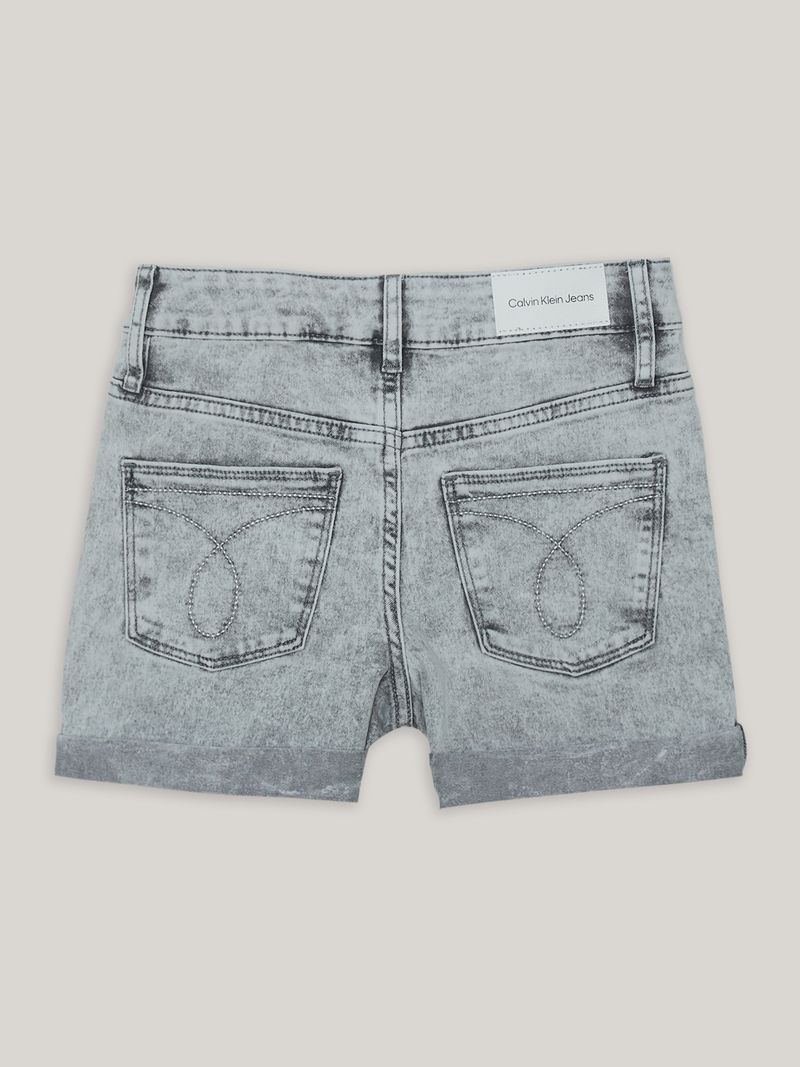 Short-de-mezclilla-gris-desgastada-Calvin-Klein-corte-juvenil