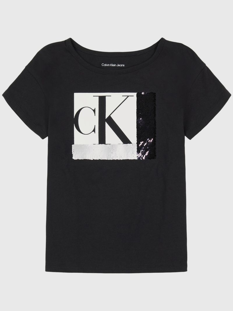 Polera-negra-Calvin-Klein-para-niña-con-logo-CK-en-un-recuadro-plateado