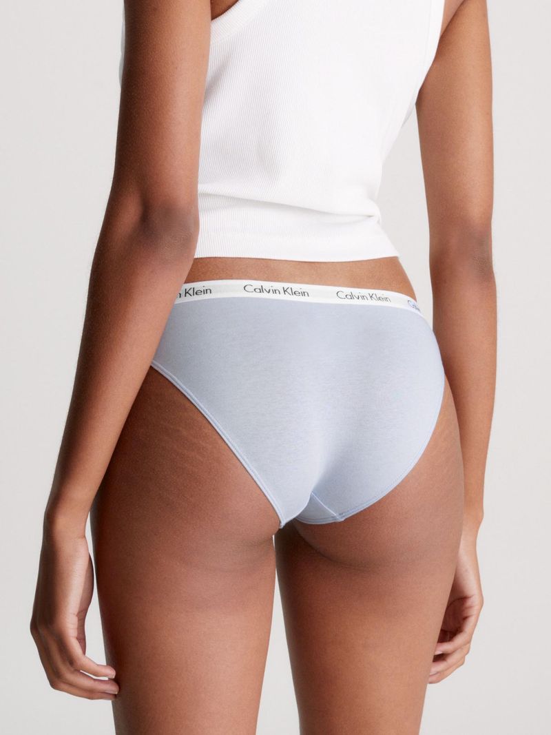 Calzon-celeste-Calvin-Klein-con-pretina-blanca-y-logo-visible