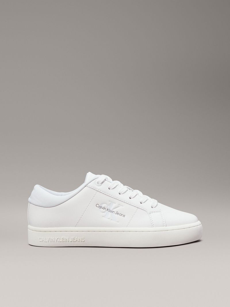 Zapatillas-blancas-Calvin-Klein-Jeans-de-estilo-casual-con-logo-lateral-en-relieve