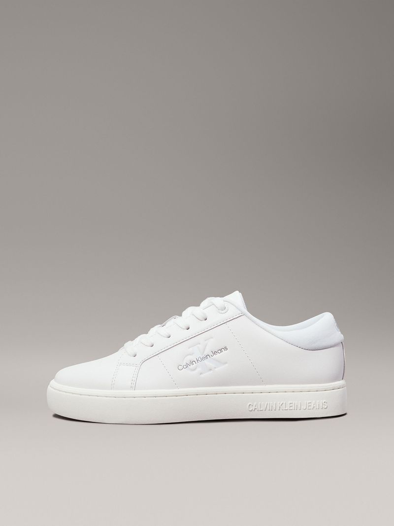 Zapatillas-blancas-Calvin-Klein-Jeans-de-estilo-casual-con-logo-lateral-en-relieve