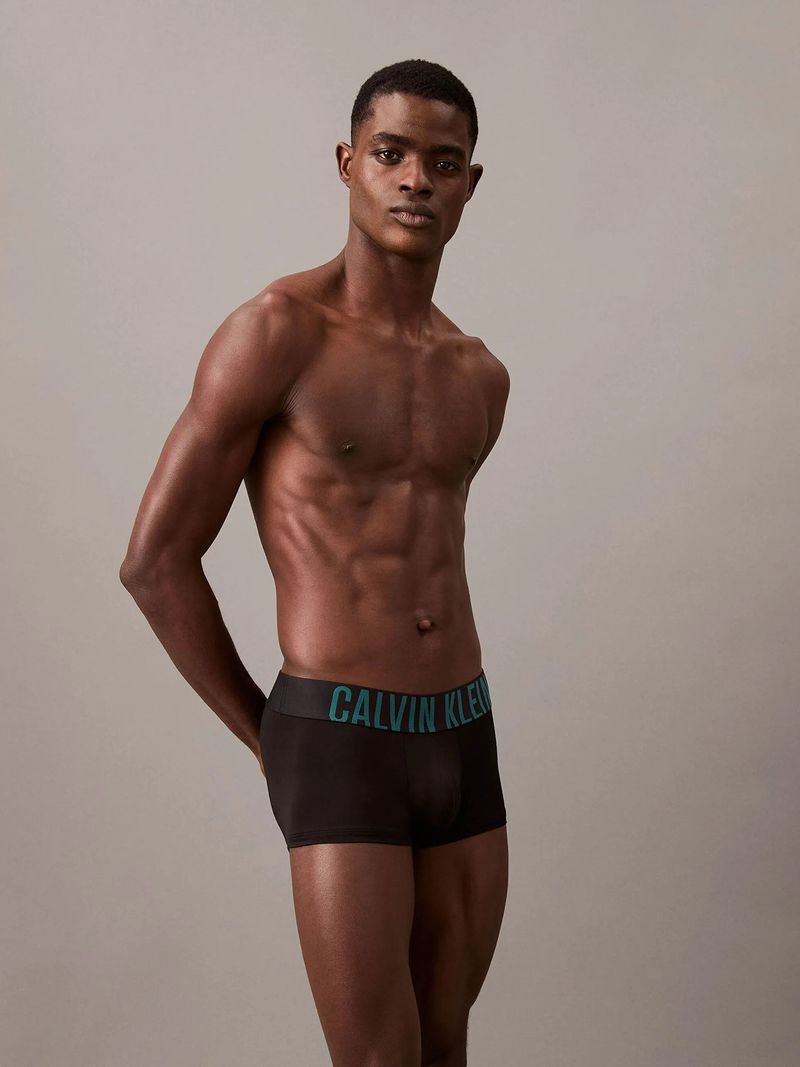 Set-de-tres-boxers-negros-Calvin-Klein-con-pretinas-verde-blanco-y-turquesa