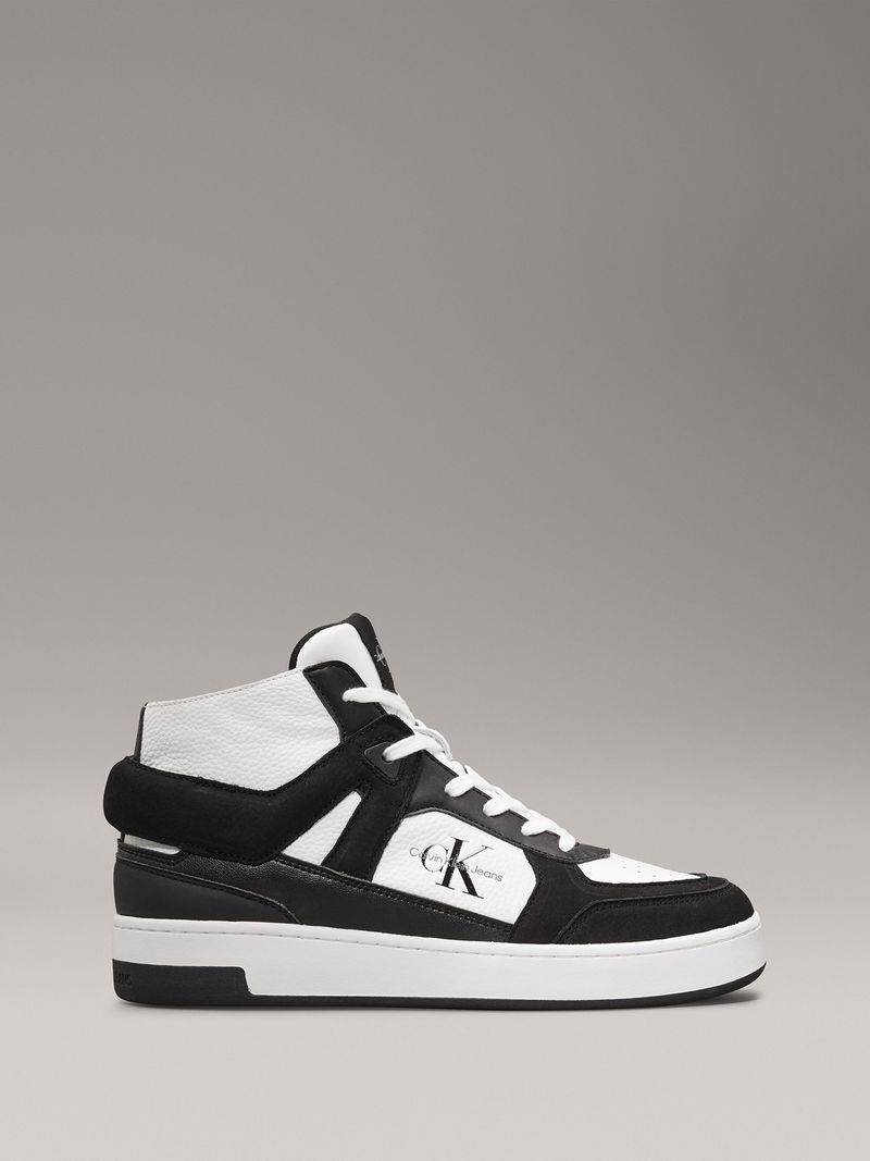 Zapatillas-deportivas-de-caña-media-en-blanco-y-negro-con-logo-de-Calvin-Klein-Jeans-en-el-lateral.
