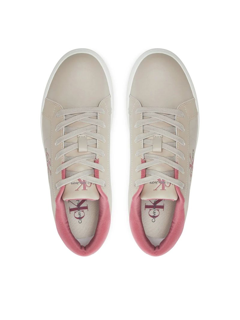 Zapatillas-deportivas-en-color-beige-con-detalles-en-rosa-diseño-clasico-con-logo-CK-Jeans-en-el-lateral.