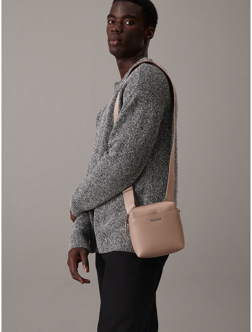 Bolso Reporter Essential Cube - TALLA:OS