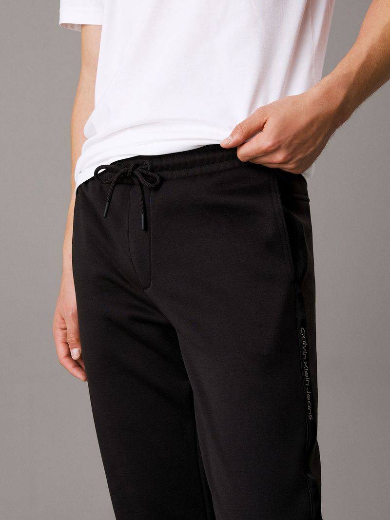 label-3