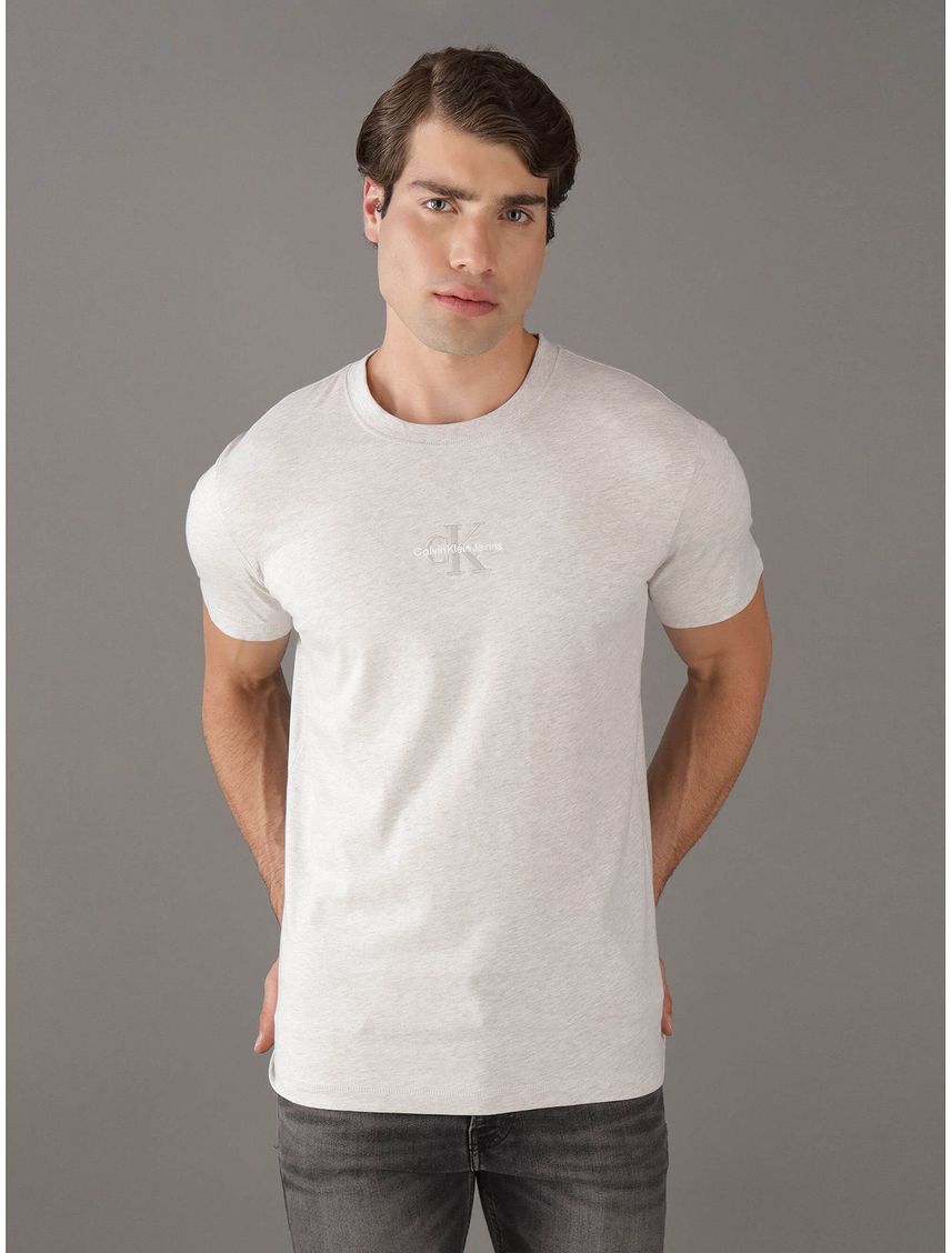 Polera con monograma
