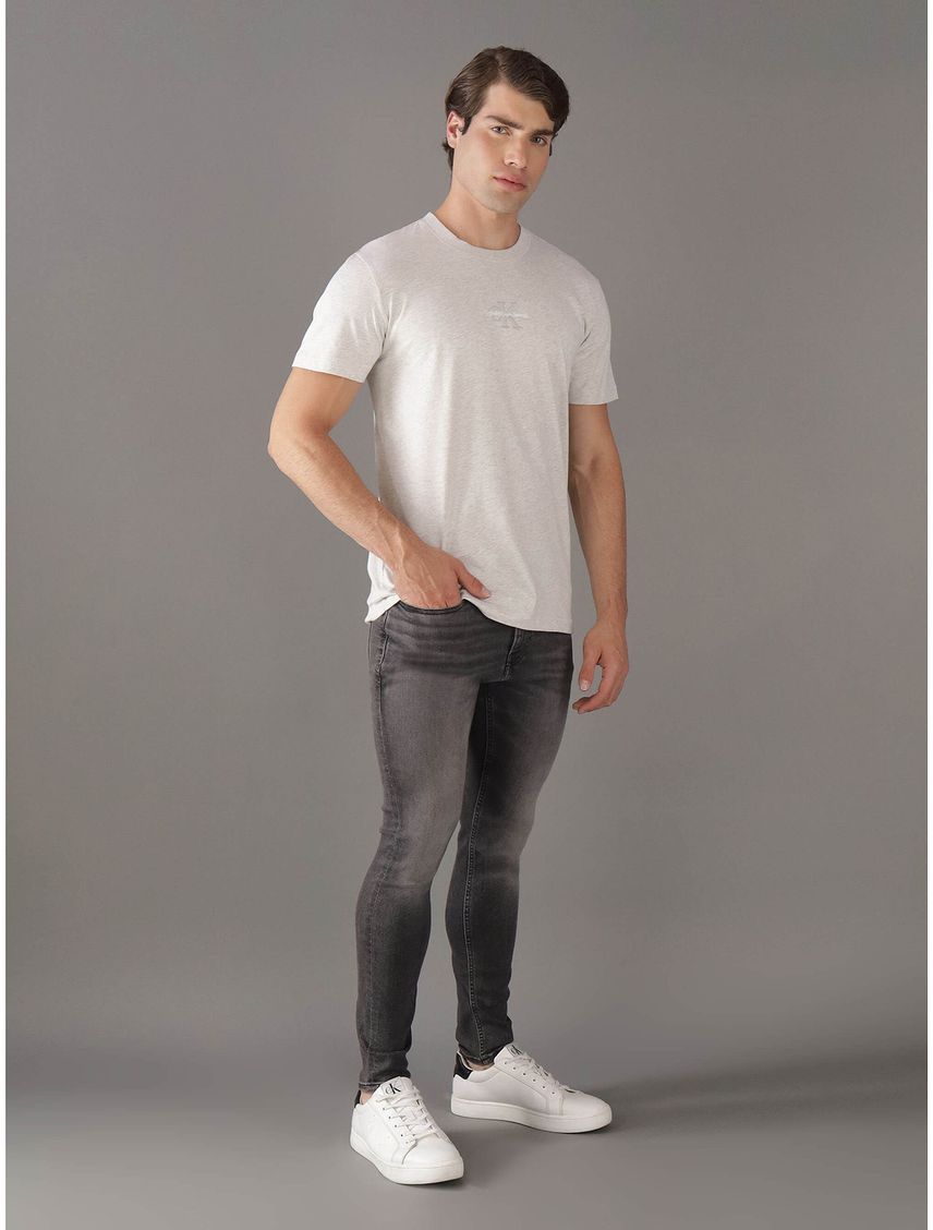 Polera con monograma