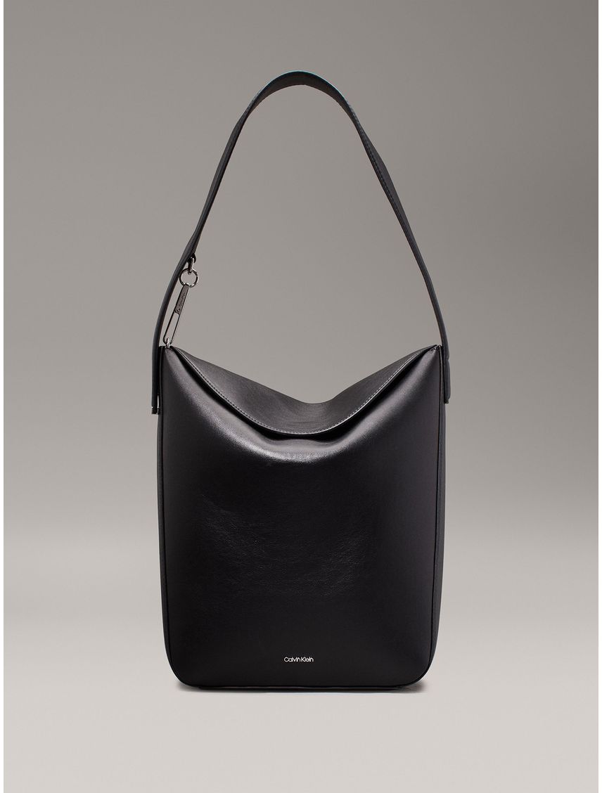 Cartera Bucket Soft Sculpt