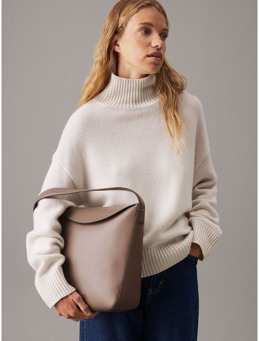 Cartera Bucket Soft Sculpt - TALLA:OS