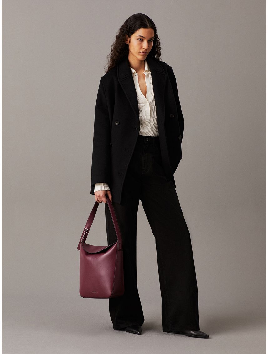 Cartera Bucket Soft Sculpt
