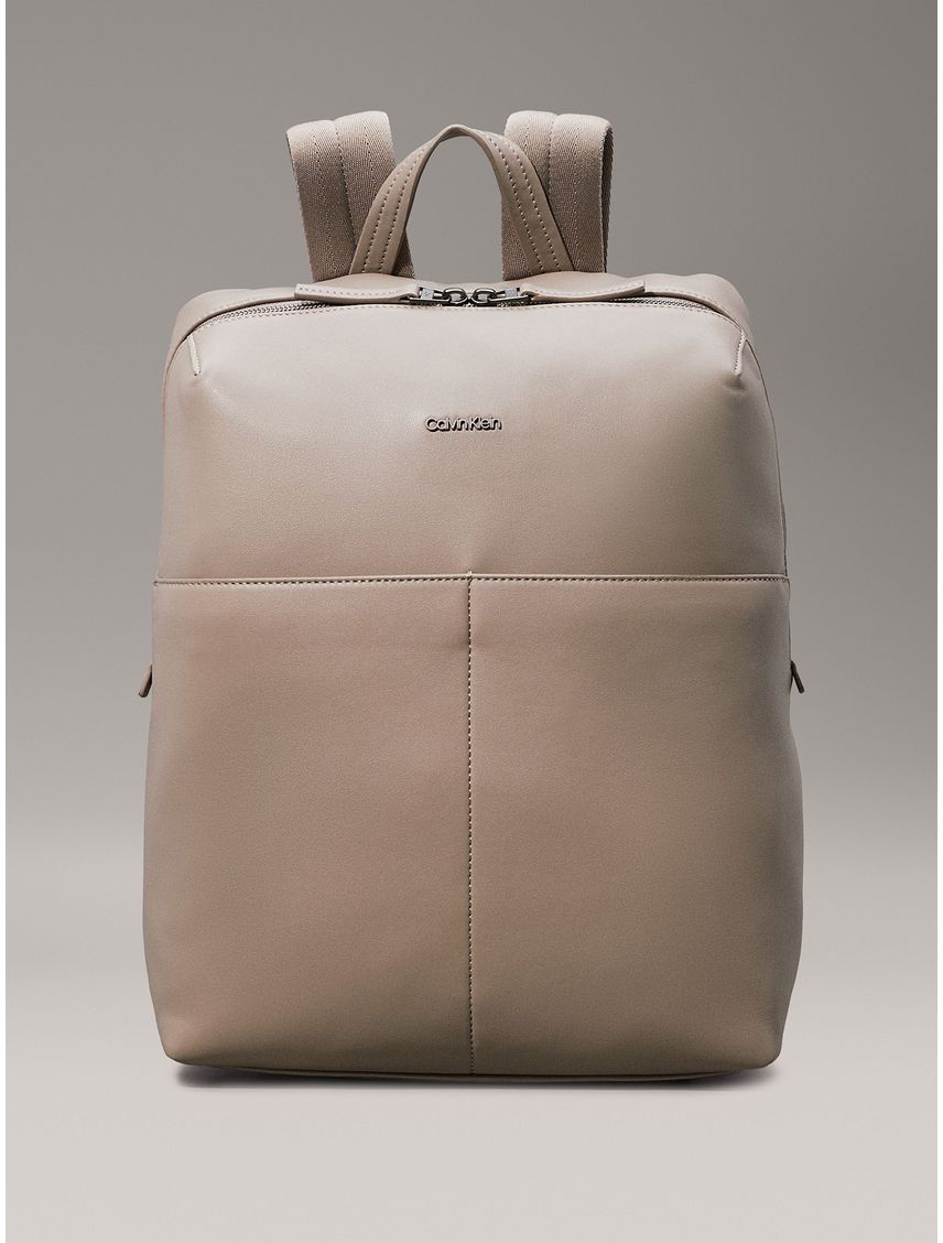 Mochilas Clean Essential