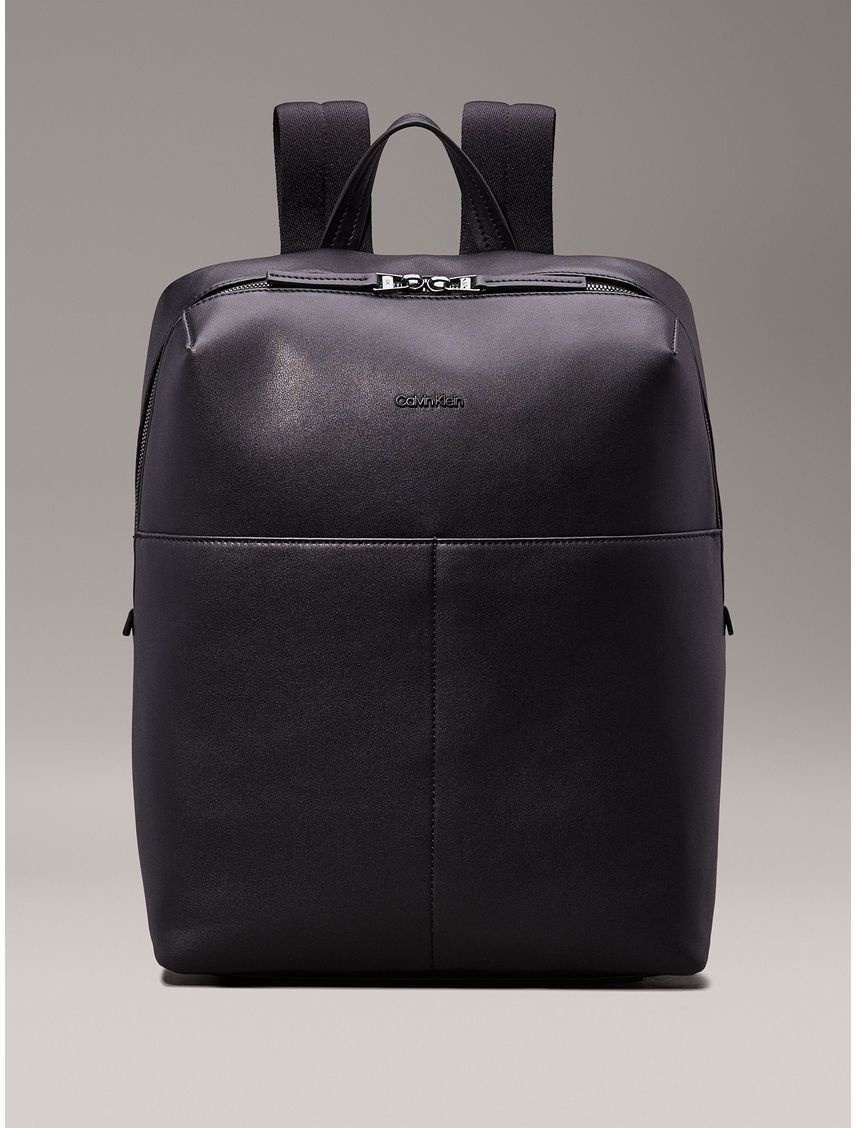 Mochilas Clean Essential