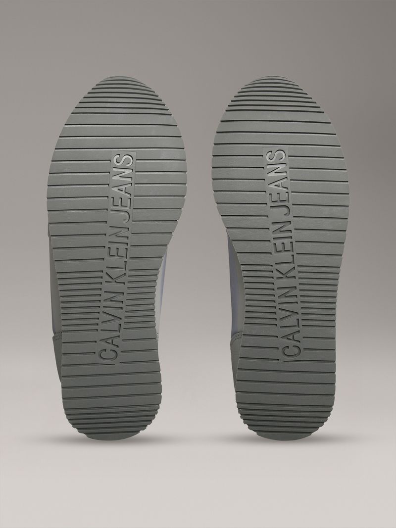 label-3