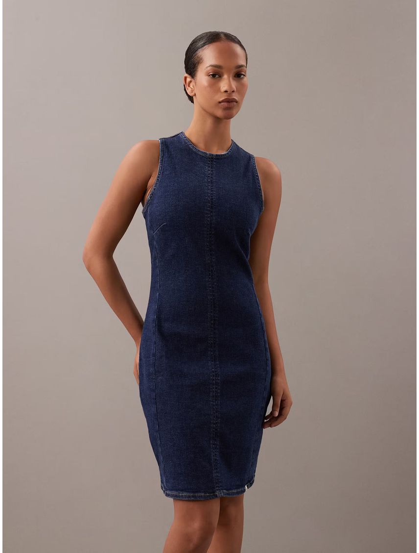 Vestido corto estilo bodycon de denim con recortes