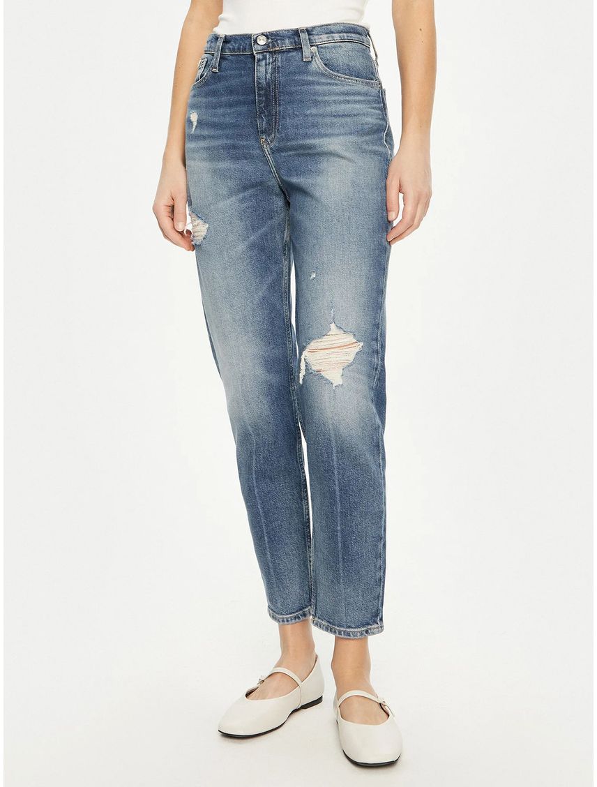 Mom jeans con rotos