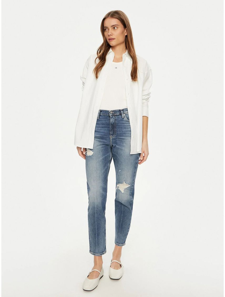 Mom jeans con rotos