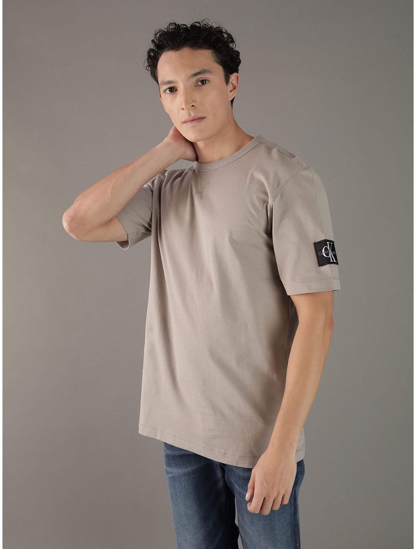 Polera de algodón con insignia