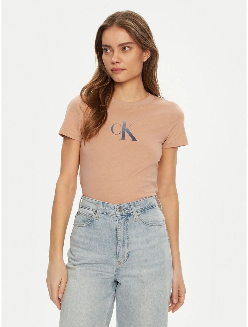 Polera slim con monograma