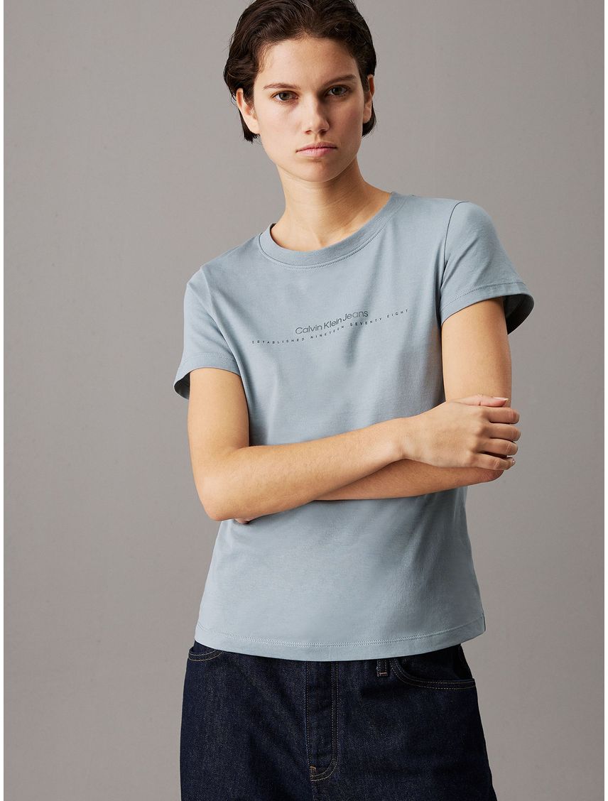 Polera slim con logo