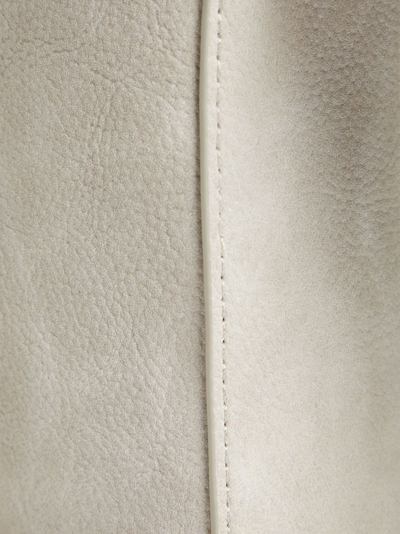 label-4