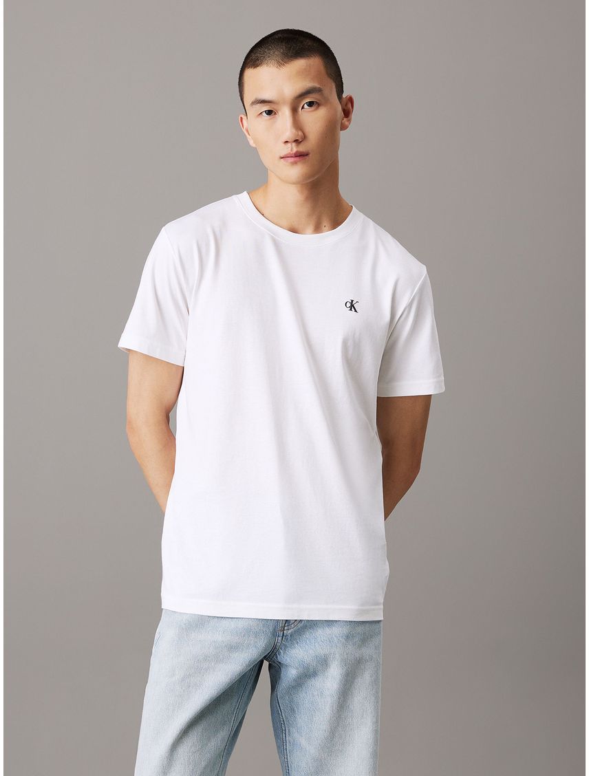 Polera con logo en la parte trasera