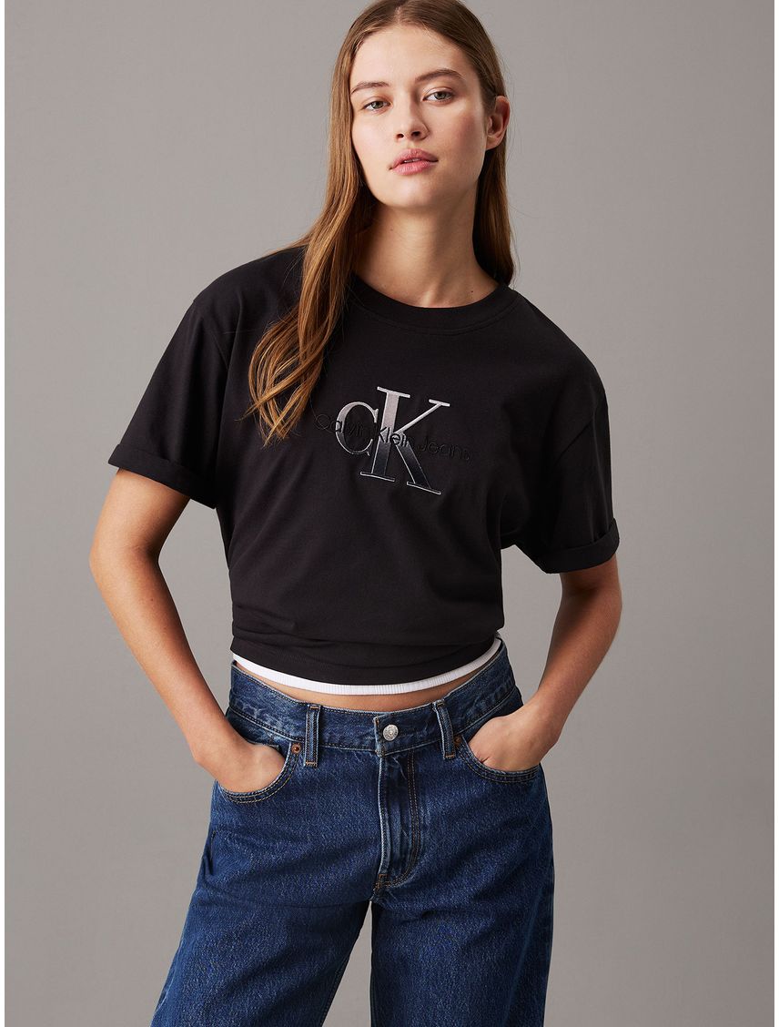 Polera holgada con monograma