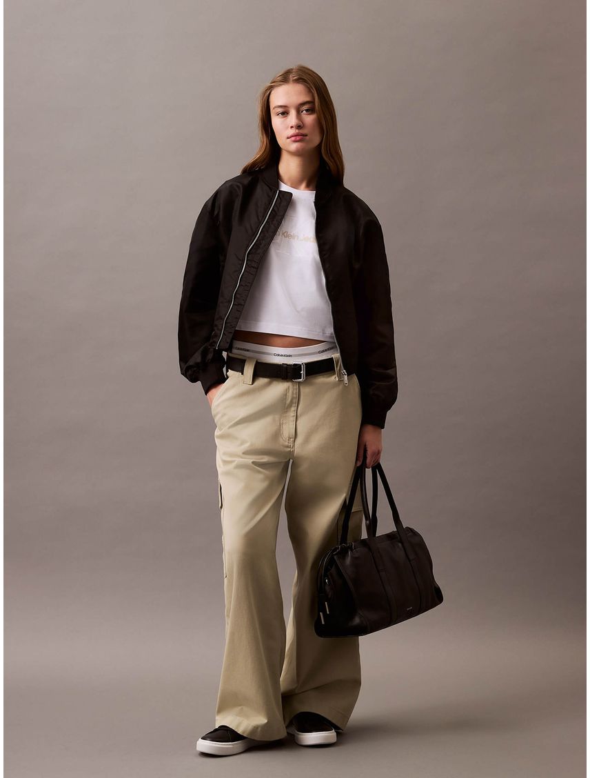 Polera Cropped con Logo Brillante