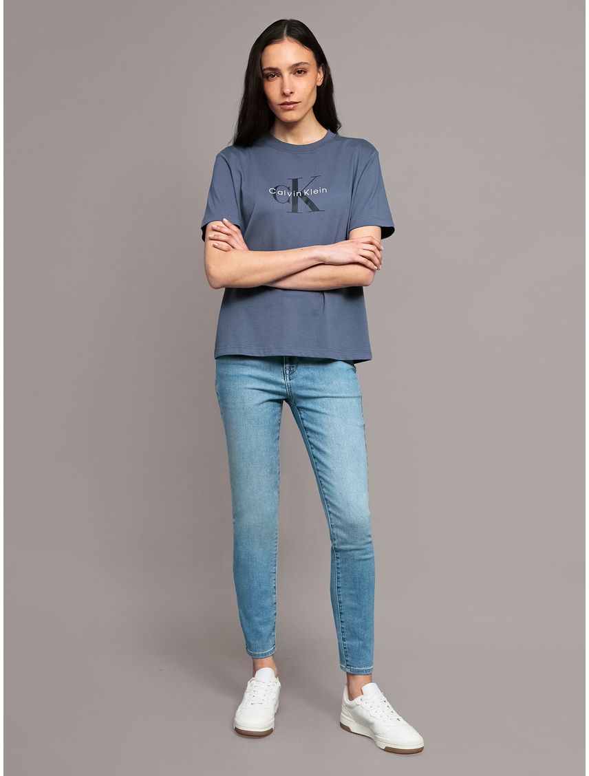 Polera Clásica con Monograma Estampado