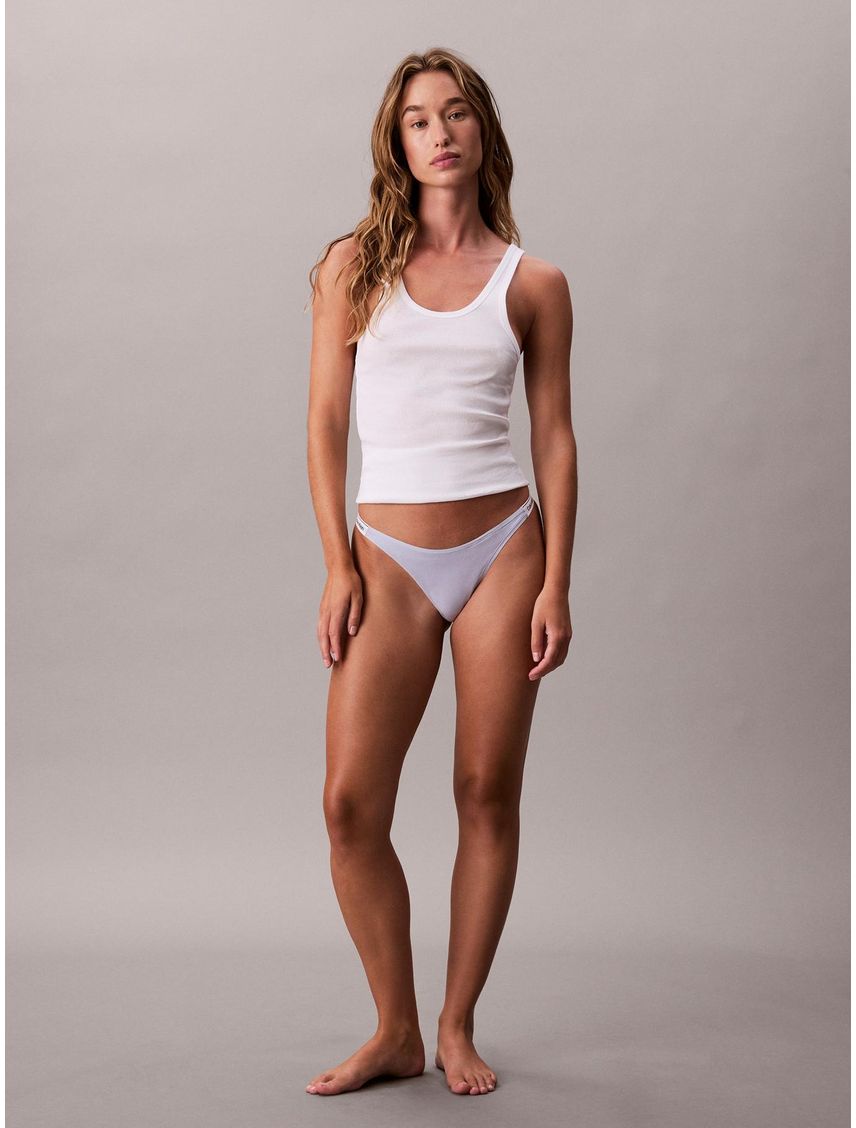 Colaless Modern Logo