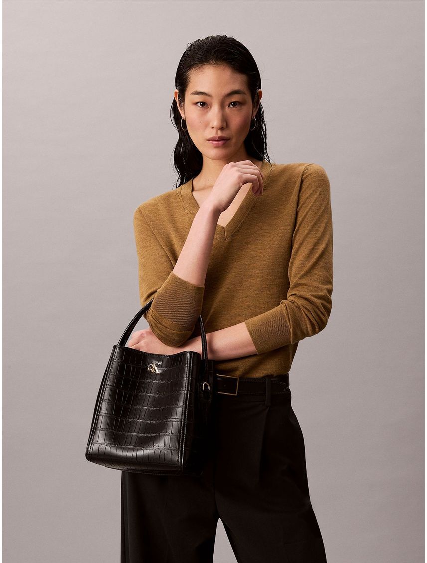 Cartera Bucket Con Acabado En Cuero De Cocodrilo