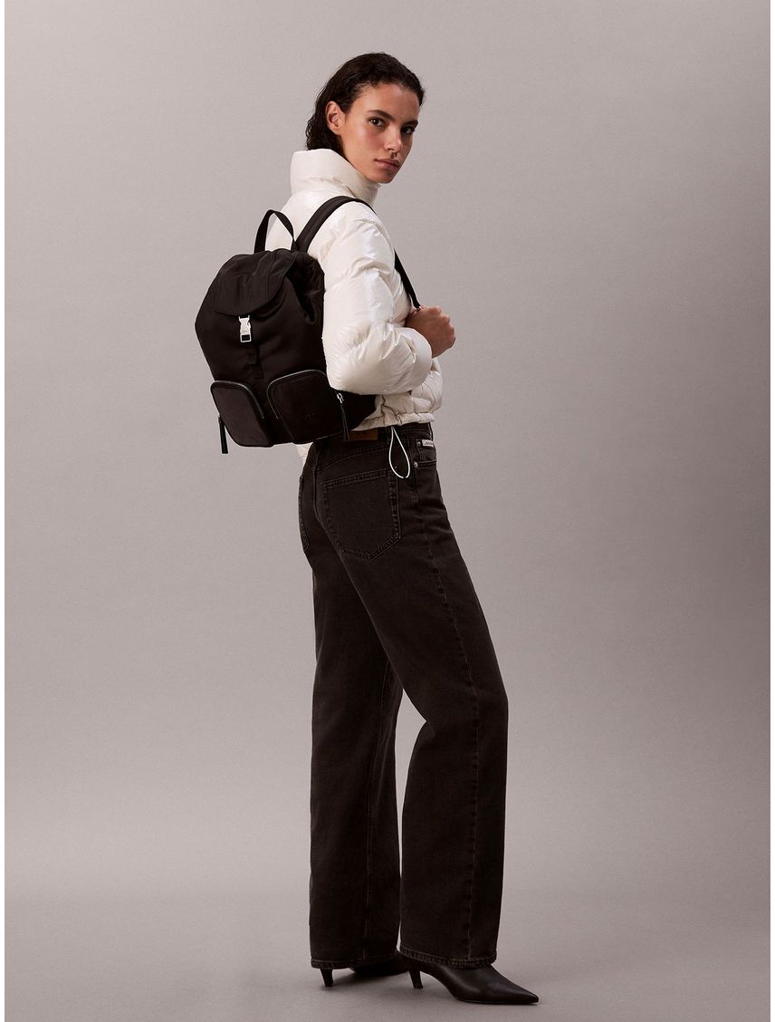 Mochila Con Solapa De Satén Y Nailon