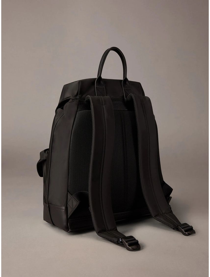 Mochila con Solapa y Clip