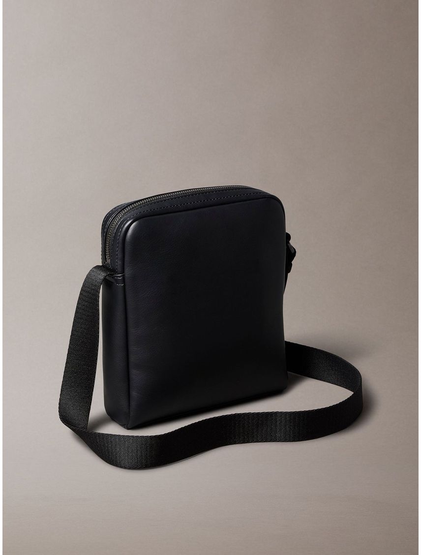 Bolso Reporter con Logo Monograma Grabado