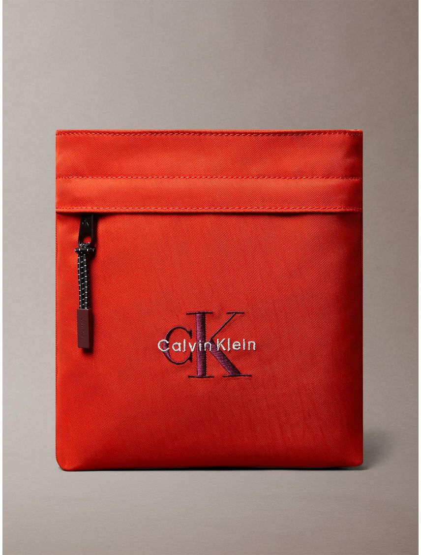 Bolso Plano de Nailon con Monograma