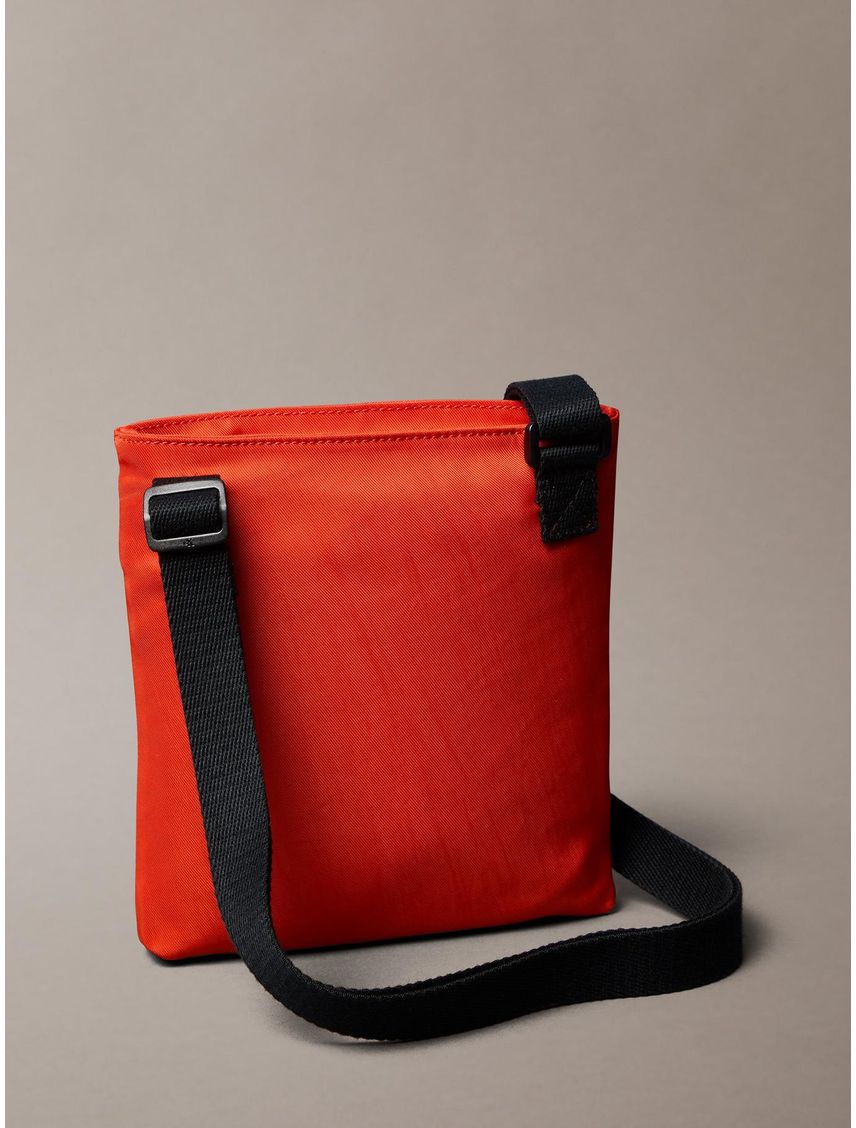 Bolso Plano de Nailon con Monograma