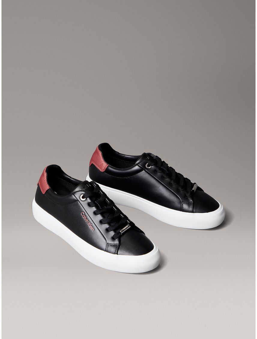 Zapatillas de Cuero con Logo Grabado
